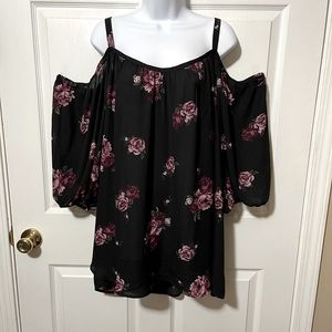 Torrid 4 NWT cold shoulder floral top
